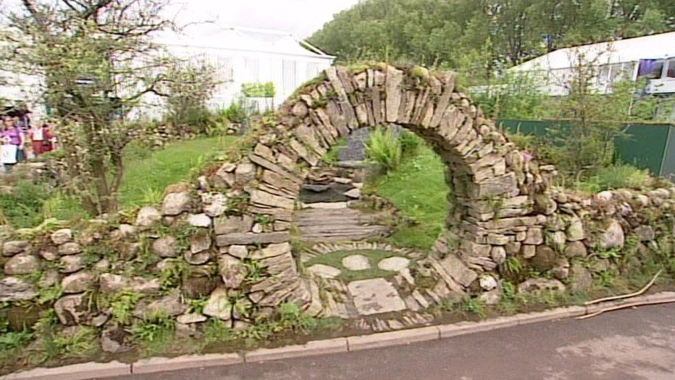 The Chelsea Flower Show Series: Mary Reynolds. 2002 | Heidi Walther ...